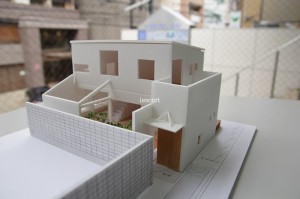 旗竿地に建つ家　ミサオケンチクラボ　模型